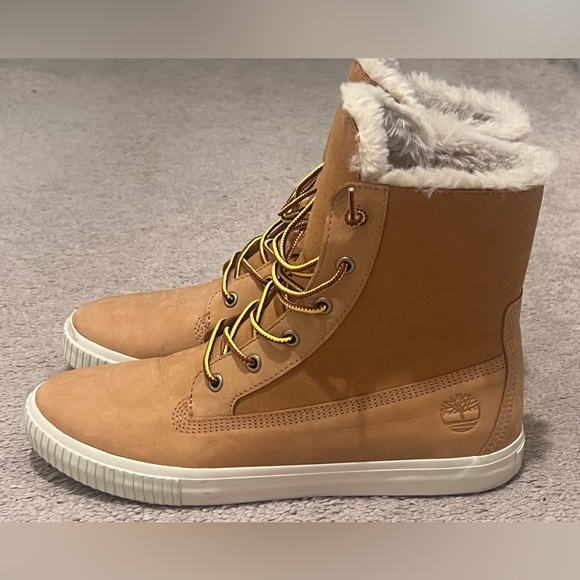 Timberland Women’s Fur-Lined Leather Boots – Size 10 (Original Box) - Picture 8 of 8